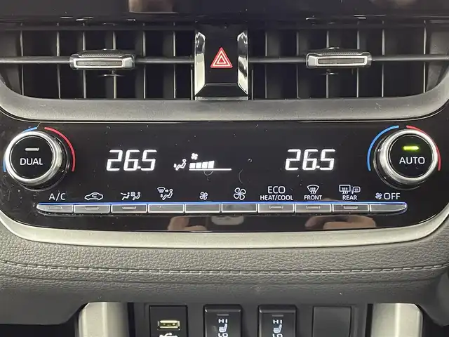 トヨタ カローラ クロス ハイブリッド Z 大阪府 2023(令5)年 2.9万km アティチュードブラックマイカ Toyota Safety Sense/　・プリクラッシュセーフティ　PCS/　・レーントレーシングアシスト　LTA/　・レーンディパーチャーアラート　LDA/　・レーダークルーズコントロール　ACC/　・ロードサインアシスト　RSA/　・フロントクロストラフィックアラート　FCTA/　・リアクロストラフィックアラート　RCTA/　・プロアクティブドライビングアシスト　PDA/　・発信遅れ告知機能　TMN/9インチ純正コネクティッドナビ/　Bluetooth/AM/FM/USB/パノラミックビューモニター/バックカメラ/パワーバックドア/運転席パワーシート/ハーフレザーシート/前席シートヒーター/革巻きステアリング/スマートキー/ステアリングスイッチ/ブラインドスポットモニター　BSM/ETC/純正18インチアルミホイル/サイド/カーテンエアバッグ