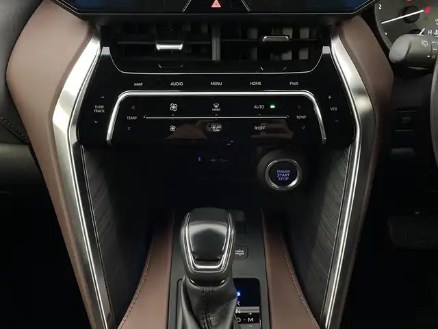 トヨタ ハリアー Z 新潟県 2020(令2)年 2.3万km ホワイトパールクリスタルシャイン ワンオーナー/4WD/衝突被害軽減ブレーキ/レーンキープアシスト/ブラインドスポットモニター/デジタルインナーミラー/純正ナビ/　（フルセグTV/BT/AUX/USB/AM/FM）/JBLプレミアムサウンドシステム/全周囲カメラ/パワーバックドア/レーダークルーズコントロール/LEDヘッドライト/ハーフレザーシート/パワーシート/純正19インチアルミホイール/ステアリングスイッチ/USBポート/スマートキー/ETC2.0