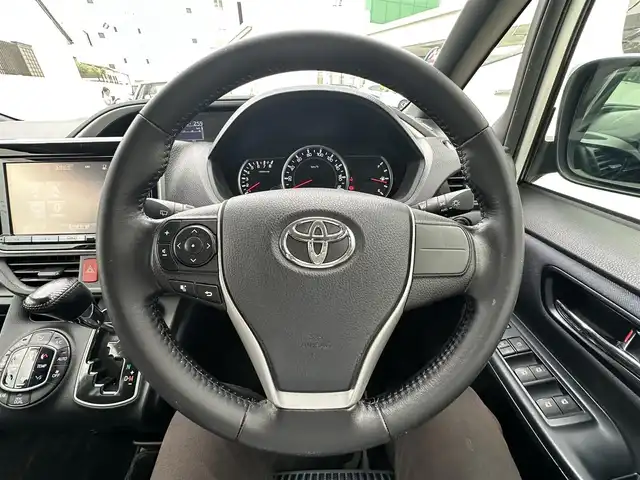 トヨタ ヴォクシー ZS 煌 愛知県 2015(平27)年 9.3万km ホワイトパールクリスタルシャイン ワンオーナー/純正ナビ/バックカメラ/フルセグＴＶ/DVD再生/ETC/Bluetooth/両側パワステスライド/フォグランプ/T-Connect/取扱説明書/保証書/記録簿