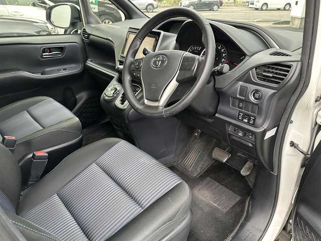 トヨタ ヴォクシー ZS 煌 愛知県 2015(平27)年 9.3万km ホワイトパールクリスタルシャイン ワンオーナー/純正ナビ/バックカメラ/フルセグＴＶ/DVD再生/ETC/Bluetooth/両側パワステスライド/フォグランプ/T-Connect/取扱説明書/保証書/記録簿
