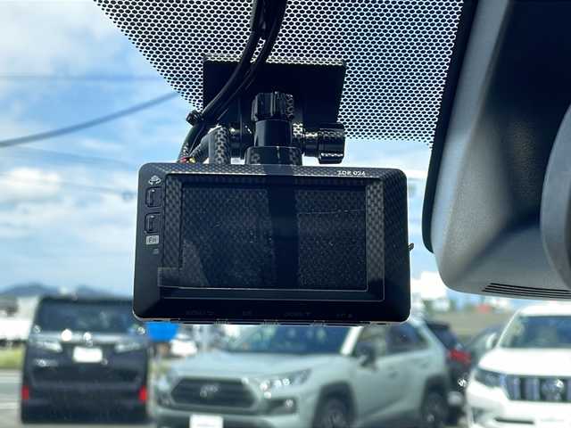 トヨタ シエンタ G クエロ 徳島県 2020(令2)年 4.2万km ホワイトパールクリスタルシャイン 純正9型SDナビ　NSZT-Y68T/（ラジオ/DISC/フルセグ/SD/BT）/純正12.1インチフリップダウンモニター/バックカメラ/ハーフレザーシート/クリアランスソナー/両側電動スライドドア/ETC/LEDヘッドライト/LEDフォグライト/コムラック前後ドライブレコーダー/純正フロアマット/ドアバイザー