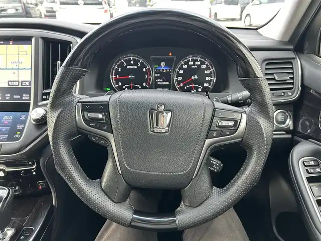 トヨタ クラウン アスリート S-T 岡山県 2015(平27)年 7.1万km プレシャスブラックパール 登録時走行距離70818km/純正ナビ/フルセグTV(AM.FM.CD.DVD.TV.BT)/バックカメラ/ETC/クリアランスソナー/衝突軽減ブレーキ/横滑り防止装置/クルーズコントロール/レーンキープアシスト/オートライト/アイドリングストップ/19インチ純正AW/純正フロアマット/レザーシート/D+N席パワーシート