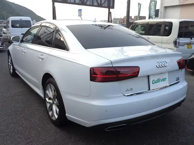 アウディ Ａ６ 2．0 TFSI クワトロ 鹿児島県 2016(平28)年 7.8万km グレイシアホワイトメタリック コンフォートシートパッケージ、バルコナレザー/前席温冷シート、シートベンチレーション/BOSEスピーカー/リアコンフォートプラスパッケージ/4席独立温度調整オートエアコン/後席左右シートヒーター/リア電動サンブラインド/アダプティブクルーズコントロール/純正ナビ、フルセグTV、DVD、CD/ブルートゥース、USB/バックカメラ/純正OPウォールナット調パネル/ビルトインETC2.0/取説、MMI取説、保証書/スマートキー2個あり/車検令和9年10月まであり