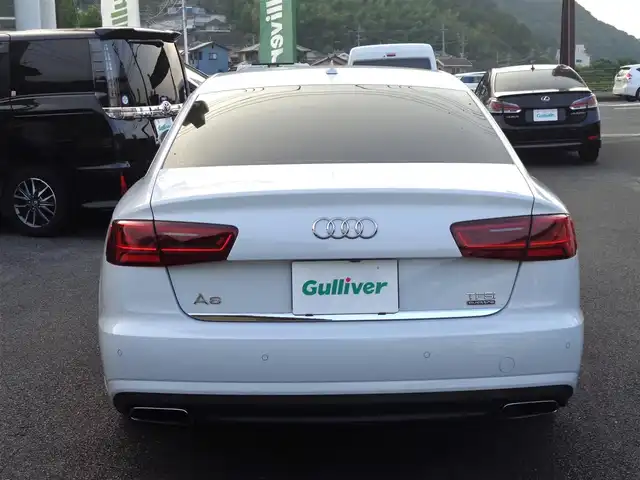 アウディ Ａ６ 2．0 TFSI クワトロ 鹿児島県 2016(平28)年 7.8万km グレイシアホワイトメタリック コンフォートシートパッケージ、バルコナレザー/前席温冷シート、シートベンチレーション/BOSEスピーカー/リアコンフォートプラスパッケージ/4席独立温度調整オートエアコン/後席左右シートヒーター/リア電動サンブラインド/アダプティブクルーズコントロール/純正ナビ、フルセグTV、DVD、CD/ブルートゥース、USB/バックカメラ/純正OPウォールナット調パネル/ビルトインETC2.0/取説、MMI取説、保証書/スマートキー2個あり/車検令和9年10月まであり