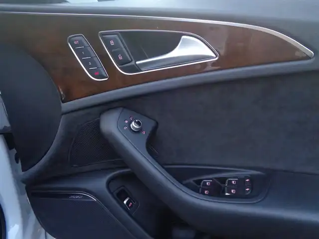 アウディ Ａ６ 2．0 TFSI クワトロ 鹿児島県 2016(平28)年 7.8万km グレイシアホワイトメタリック コンフォートシートパッケージ、バルコナレザー/前席温冷シート、シートベンチレーション/BOSEスピーカー/リアコンフォートプラスパッケージ/4席独立温度調整オートエアコン/後席左右シートヒーター/リア電動サンブラインド/アダプティブクルーズコントロール/純正ナビ、フルセグTV、DVD、CD/ブルートゥース、USB/バックカメラ/純正OPウォールナット調パネル/ビルトインETC2.0/取説、MMI取説、保証書/スマートキー2個あり/車検令和9年10月まであり