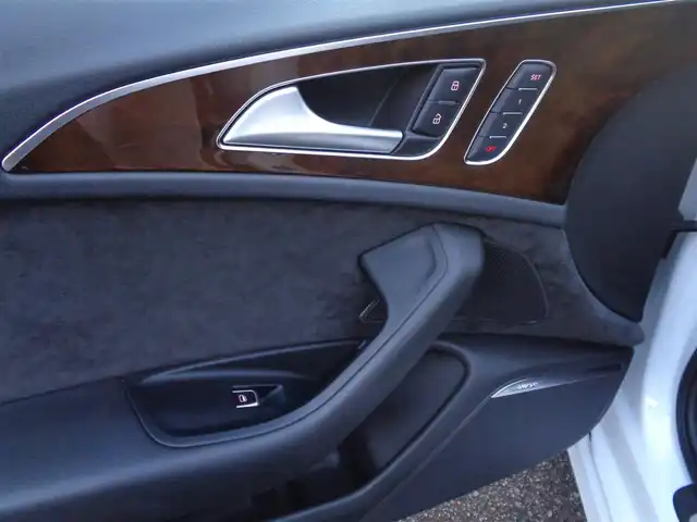 アウディ Ａ６ 2．0 TFSI クワトロ 鹿児島県 2016(平28)年 7.8万km グレイシアホワイトメタリック コンフォートシートパッケージ、バルコナレザー/前席温冷シート、シートベンチレーション/BOSEスピーカー/リアコンフォートプラスパッケージ/4席独立温度調整オートエアコン/後席左右シートヒーター/リア電動サンブラインド/アダプティブクルーズコントロール/純正ナビ、フルセグTV、DVD、CD/ブルートゥース、USB/バックカメラ/純正OPウォールナット調パネル/ビルトインETC2.0/取説、MMI取説、保証書/スマートキー2個あり/車検令和9年10月まであり