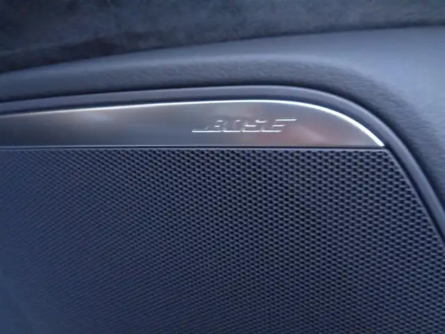 アウディ Ａ６ 2．0 TFSI クワトロ 鹿児島県 2016(平28)年 7.8万km グレイシアホワイトメタリック コンフォートシートパッケージ、バルコナレザー/前席温冷シート、シートベンチレーション/BOSEスピーカー/リアコンフォートプラスパッケージ/4席独立温度調整オートエアコン/後席左右シートヒーター/リア電動サンブラインド/アダプティブクルーズコントロール/純正ナビ、フルセグTV、DVD、CD/ブルートゥース、USB/バックカメラ/純正OPウォールナット調パネル/ビルトインETC2.0/取説、MMI取説、保証書/スマートキー2個あり/車検令和9年10月まであり