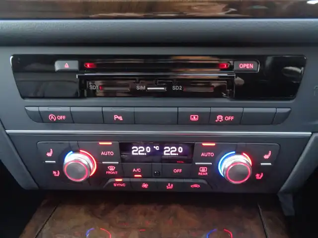 アウディ Ａ６ 2．0 TFSI クワトロ 鹿児島県 2016(平28)年 7.8万km グレイシアホワイトメタリック コンフォートシートパッケージ、バルコナレザー/前席温冷シート、シートベンチレーション/BOSEスピーカー/リアコンフォートプラスパッケージ/4席独立温度調整オートエアコン/後席左右シートヒーター/リア電動サンブラインド/アダプティブクルーズコントロール/純正ナビ、フルセグTV、DVD、CD/ブルートゥース、USB/バックカメラ/純正OPウォールナット調パネル/ビルトインETC2.0/取説、MMI取説、保証書/スマートキー2個あり/車検令和9年10月まであり