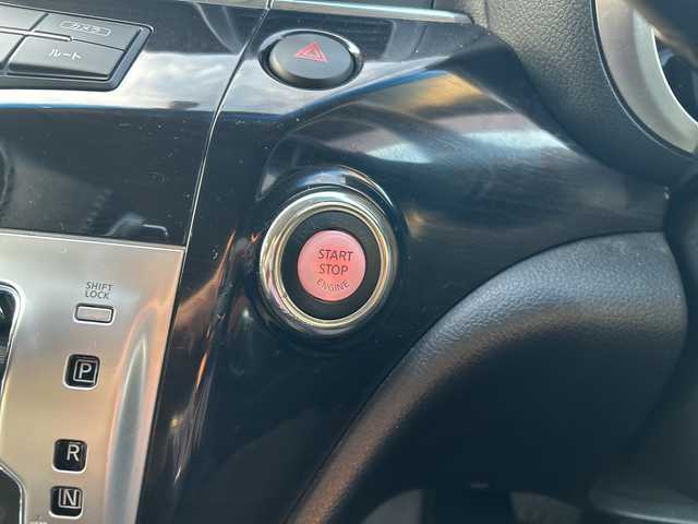 日産 エルグランド 250ハイウェイスター 長野県 2012(平24)年 10.3万km ブリリアントホワイトパール 【(株)IDOMが運営する【じしゃロン長野店】の自社ローン対象車両になります。こちらは現金ご利用時の価格です。自社ローンご希望の方は別途その旨お申付け下さい。】	/メーカーオプションナビ（ＤＶＤ，ＣＤ，フルセグＴＶ）　/プッシュスタート　/片側パワースライドドア　/ビルトインＥＴＣ　/ハーフレザーシート　/リアモニター/全方位モニター/フォグランプ