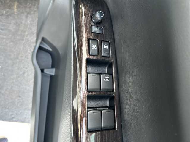 日産 エルグランド 250ハイウェイスター 長野県 2012(平24)年 10.3万km ブリリアントホワイトパール 【(株)IDOMが運営する【じしゃロン長野店】の自社ローン対象車両になります。こちらは現金ご利用時の価格です。自社ローンご希望の方は別途その旨お申付け下さい。】	/メーカーオプションナビ（ＤＶＤ，ＣＤ，フルセグＴＶ）　/プッシュスタート　/片側パワースライドドア　/ビルトインＥＴＣ　/ハーフレザーシート　/リアモニター/全方位モニター/フォグランプ