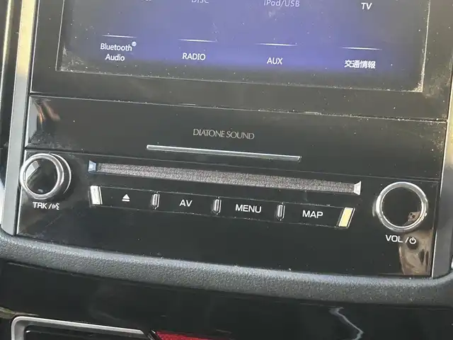 スバル フォレスター スポーツ 熊本県 2021(令3)年 8.5万km クリスタルホワイトP 純正メモリーナビ/AM/FM/CD/DVD/USB/AUX/フルセグTV/テレビキャンセラー/バックカメラ（フロント、リア、左側）/ドライブレコーダー（前）/後退時自動ブレーキプリクラッシュセーフティ/車線逸脱警報/ドライバーモニタリングシステム/電子パーキングブレーキ/オートビークルホールド/パワーリアゲート/MT付AT/プッシュスタート/アイドリングストップ/スマートキー/スペアキー/ハーフレザーシート/シートヒーター（D/N、セカンドシート）/パワーシート（D/N)/ルーフレール/LEDヘッドライト/フォグランプ/オートライト/オートハイビーム/W+サイド+カーテンエアバック/純正革巻きステアリング/ステアリングスイッチ/ステアリングヒーター/４WD