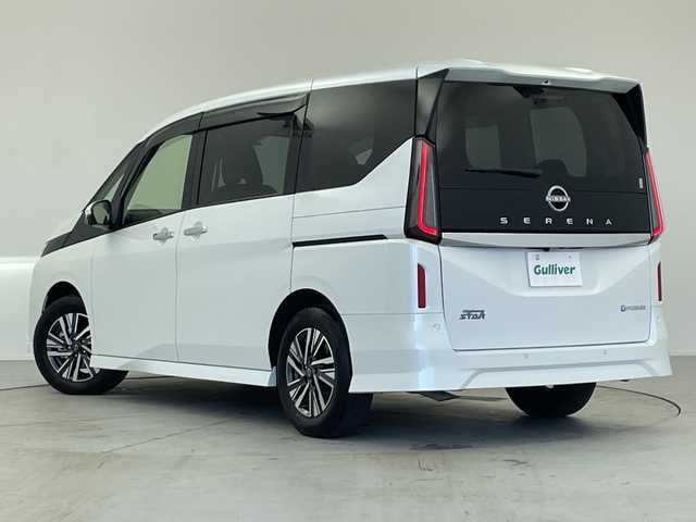 日産 セレナ ハイウェイスター V 愛知県 2024(令6)年 1.1万km プリズムホワイト 純正ナビ/後席専用モニター/インテリジェントアラウンドビューモニター/フルセグTV・HDMI/Bluetooth・USB・AM・FM/インテリジェントルームミラー/ワイヤレス充電/ETC2.0/両側ハンズフリーオートスライドドア/フロントオートエアコン+リヤオートエアコン/シート&ステアリングヒーター/シートバックテーブル/革巻きステアリング/パドルシフト/インテリジェントクルーズコントロール/インテリジェントエマージェンシーブレーキ/前方衝突予測警報/衝突回避ステアリングアシスト/車線逸脱防止支援システム/車線逸脱警報/後退時車両検知警報(RCTA)/ふらつき警報/踏み間違い衝突防止アシスト/標識検知/車両接近通報/アイドリングストップ/フロント・バックソナー/横滑り防止/スマートキー/プッシュスタート/イモビライザー/スペアキー1本