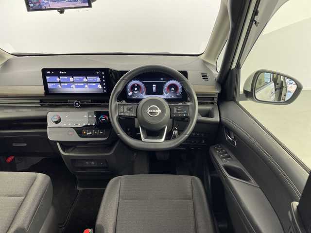 日産 セレナ ハイウェイスター V 愛知県 2024(令6)年 1.1万km プリズムホワイト 純正ナビ/後席専用モニター/インテリジェントアラウンドビューモニター/フルセグTV・HDMI/Bluetooth・USB・AM・FM/インテリジェントルームミラー/ワイヤレス充電/ETC2.0/両側ハンズフリーオートスライドドア/フロントオートエアコン+リヤオートエアコン/シート&ステアリングヒーター/シートバックテーブル/革巻きステアリング/パドルシフト/インテリジェントクルーズコントロール/インテリジェントエマージェンシーブレーキ/前方衝突予測警報/衝突回避ステアリングアシスト/車線逸脱防止支援システム/車線逸脱警報/後退時車両検知警報(RCTA)/ふらつき警報/踏み間違い衝突防止アシスト/標識検知/車両接近通報/アイドリングストップ/フロント・バックソナー/横滑り防止/スマートキー/プッシュスタート/イモビライザー/スペアキー1本