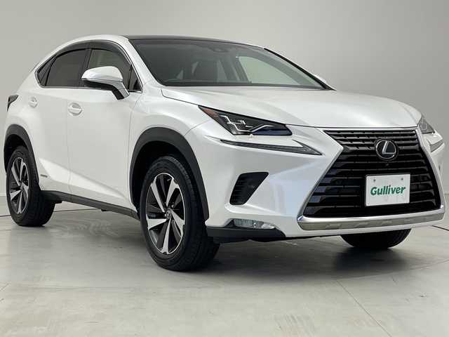 レクサス ＮＸ 300h バージョンL 茨城県 2017(平29)年 4.7万km ソニッククォーツ 後期　パノラマサンルーフ　純正ナビ　フルセグＴＶ　Ｂｌｕｅｔｏｏｔｈ　全方位カメラ　三眼ＬＥＤヘッドランプ　　ブラインドスポットモニター　レーダークルーズコントロール　コーナーセンサー　ＥＴＣ　