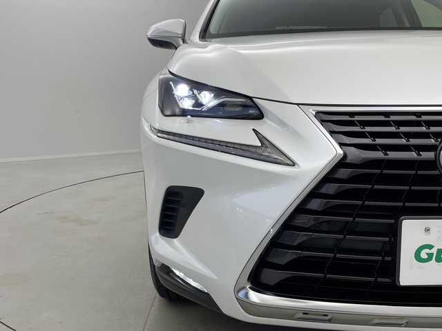 レクサス ＮＸ 300h バージョンL 茨城県 2017(平29)年 4.7万km ソニッククォーツ 後期　パノラマサンルーフ　純正ナビ　フルセグＴＶ　Ｂｌｕｅｔｏｏｔｈ　全方位カメラ　三眼ＬＥＤヘッドランプ　　ブラインドスポットモニター　レーダークルーズコントロール　コーナーセンサー　ＥＴＣ　