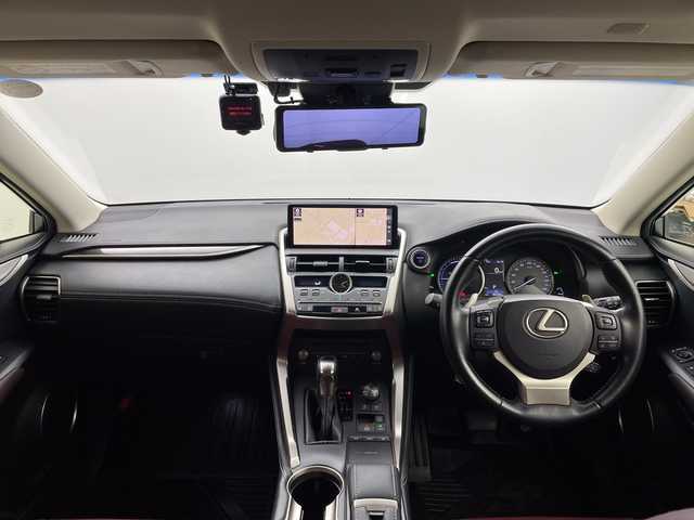 レクサス ＮＸ 300h バージョンL 茨城県 2017(平29)年 4.7万km ソニッククォーツ 後期　パノラマサンルーフ　純正ナビ　フルセグＴＶ　Ｂｌｕｅｔｏｏｔｈ　全方位カメラ　三眼ＬＥＤヘッドランプ　　ブラインドスポットモニター　レーダークルーズコントロール　コーナーセンサー　ＥＴＣ　