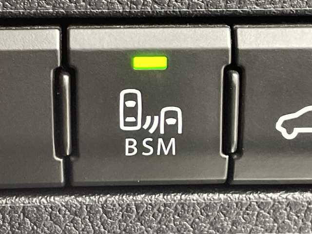 レクサス ＮＸ 300h バージョンL 茨城県 2017(平29)年 4.7万km ソニッククォーツ 後期　パノラマサンルーフ　純正ナビ　フルセグＴＶ　Ｂｌｕｅｔｏｏｔｈ　全方位カメラ　三眼ＬＥＤヘッドランプ　　ブラインドスポットモニター　レーダークルーズコントロール　コーナーセンサー　ＥＴＣ　