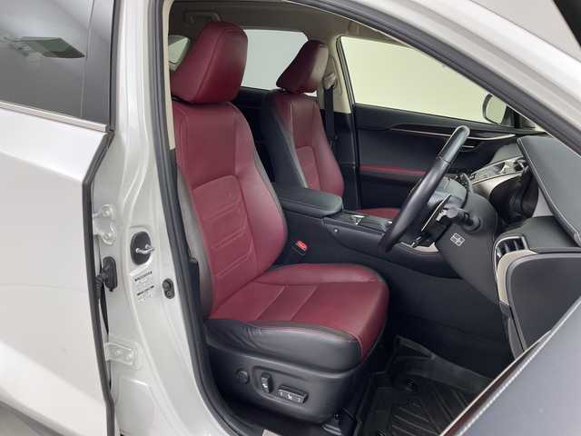 レクサス ＮＸ 300h バージョンL 茨城県 2017(平29)年 4.7万km ソニッククォーツ 後期　パノラマサンルーフ　純正ナビ　フルセグＴＶ　Ｂｌｕｅｔｏｏｔｈ　全方位カメラ　三眼ＬＥＤヘッドランプ　　ブラインドスポットモニター　レーダークルーズコントロール　コーナーセンサー　ＥＴＣ　