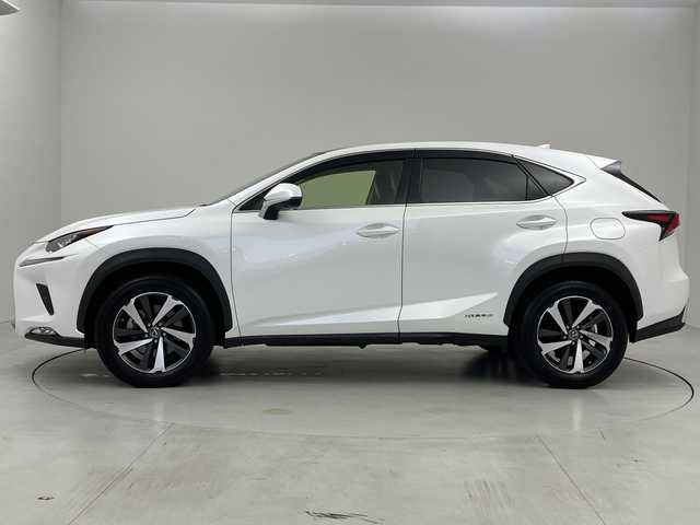 レクサス ＮＸ 300h バージョンL 茨城県 2017(平29)年 4.7万km ソニッククォーツ 後期　パノラマサンルーフ　純正ナビ　フルセグＴＶ　Ｂｌｕｅｔｏｏｔｈ　全方位カメラ　三眼ＬＥＤヘッドランプ　　ブラインドスポットモニター　レーダークルーズコントロール　コーナーセンサー　ＥＴＣ　