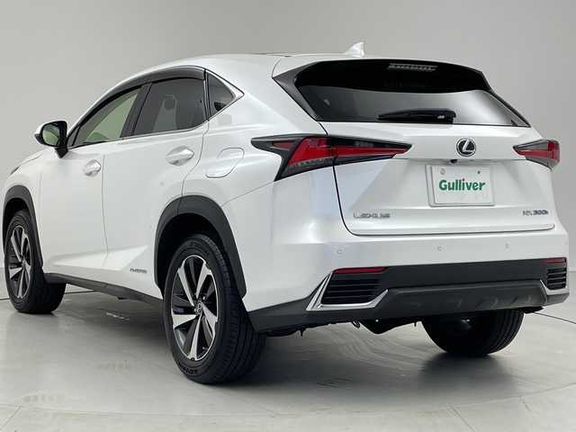 レクサス ＮＸ 300h バージョンL 茨城県 2017(平29)年 4.7万km ソニッククォーツ 後期　パノラマサンルーフ　純正ナビ　フルセグＴＶ　Ｂｌｕｅｔｏｏｔｈ　全方位カメラ　三眼ＬＥＤヘッドランプ　　ブラインドスポットモニター　レーダークルーズコントロール　コーナーセンサー　ＥＴＣ　