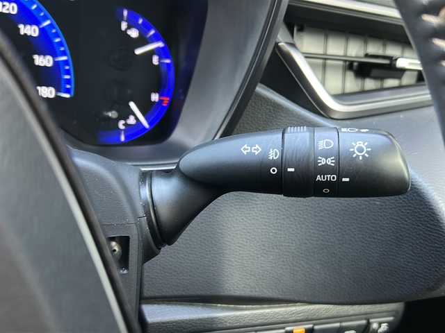 トヨタ カローラツーリング ハイブリッド ダブルバイビー 広島県 2020(令2)年 4.9万km ブラックマイカ 禁煙車/トヨタセーフティセンス/・プリクラッシュセーフティ/・LDA/LTA/・RSA/・オートマチックハイビーム/・レーダークルーズコントロール/・先行車発進お知らせ/BSM/RCTA/クリアランスソナー/純正ディスプレイオーディオ/・ナビ/Bluetooth/USB/Miracast/バックカメラ/革巻きステアリング/ステアリングスイッチ/ステアリングヒーター/オートライト/ハーフレザーシート/シートヒーター/LEDヘッドライト/フォグランプ/電動パーキングブレーキ/オートホールド/スマートキー/プッシュスタート/スペアキー/ドアバイザー/ワイヤレス充電/ETC/純正フロアマット/純正１７インチアルミホイール