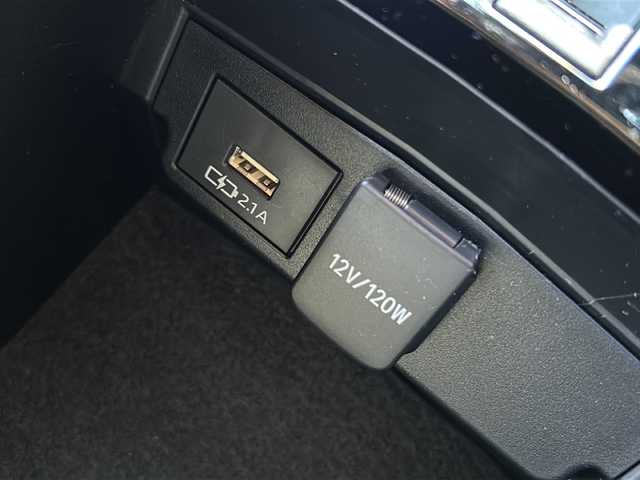 トヨタ カローラツーリング ハイブリッド ダブルバイビー 広島県 2020(令2)年 4.9万km ブラックマイカ 禁煙車/トヨタセーフティセンス/・プリクラッシュセーフティ/・LDA/LTA/・RSA/・オートマチックハイビーム/・レーダークルーズコントロール/・先行車発進お知らせ/BSM/RCTA/クリアランスソナー/純正ディスプレイオーディオ/・ナビ/Bluetooth/USB/Miracast/バックカメラ/革巻きステアリング/ステアリングスイッチ/ステアリングヒーター/オートライト/ハーフレザーシート/シートヒーター/LEDヘッドライト/フォグランプ/電動パーキングブレーキ/オートホールド/スマートキー/プッシュスタート/スペアキー/ドアバイザー/ワイヤレス充電/ETC/純正フロアマット/純正１７インチアルミホイール