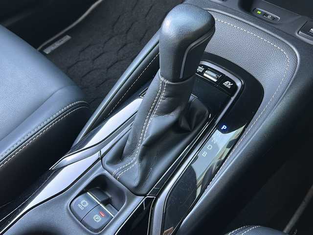 トヨタ カローラツーリング ハイブリッド ダブルバイビー 広島県 2020(令2)年 4.9万km ブラックマイカ 禁煙車/トヨタセーフティセンス/・プリクラッシュセーフティ/・LDA/LTA/・RSA/・オートマチックハイビーム/・レーダークルーズコントロール/・先行車発進お知らせ/BSM/RCTA/クリアランスソナー/純正ディスプレイオーディオ/・ナビ/Bluetooth/USB/Miracast/バックカメラ/革巻きステアリング/ステアリングスイッチ/ステアリングヒーター/オートライト/ハーフレザーシート/シートヒーター/LEDヘッドライト/フォグランプ/電動パーキングブレーキ/オートホールド/スマートキー/プッシュスタート/スペアキー/ドアバイザー/ワイヤレス充電/ETC/純正フロアマット/純正１７インチアルミホイール