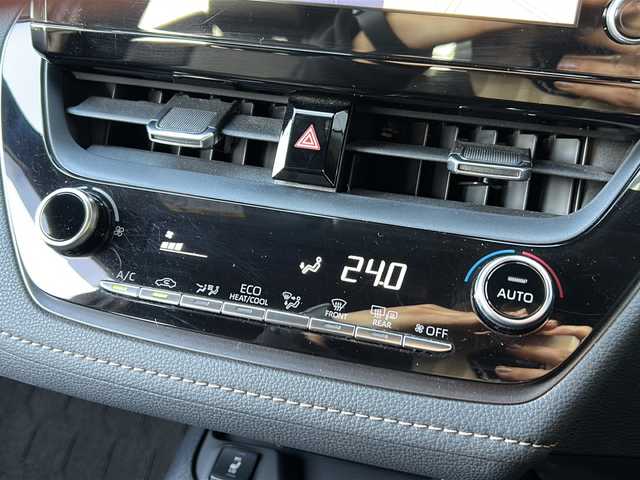 トヨタ カローラツーリング ハイブリッド ダブルバイビー 広島県 2020(令2)年 4.9万km ブラックマイカ 禁煙車/トヨタセーフティセンス/・プリクラッシュセーフティ/・LDA/LTA/・RSA/・オートマチックハイビーム/・レーダークルーズコントロール/・先行車発進お知らせ/BSM/RCTA/クリアランスソナー/純正ディスプレイオーディオ/・ナビ/Bluetooth/USB/Miracast/バックカメラ/革巻きステアリング/ステアリングスイッチ/ステアリングヒーター/オートライト/ハーフレザーシート/シートヒーター/LEDヘッドライト/フォグランプ/電動パーキングブレーキ/オートホールド/スマートキー/プッシュスタート/スペアキー/ドアバイザー/ワイヤレス充電/ETC/純正フロアマット/純正１７インチアルミホイール