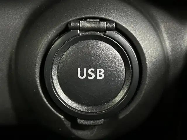 スズキ スイフト HYBRID RS 道央・札幌 2017(平29)年 6.6万km スーパーブラックパール ・４WD/・純正メモリナビ/　CD／DVD／Bluetooth／フルセグ/・全方位モニター/・ETC/・アイドリングストップ/・横滑り防止装置/・盗難防止装置/・前席シートヒーター/・パドルシフト/・ステアリングスイッチ/・USB入力端子/・純正フロアマット/・LEDヘッドライト/・フロントリヤフォグライト/・純正AW16インチ/・トノカバー/・電動格納ウィンカーミラー/・スマートキー/・プッシュスタート/・スペアキー