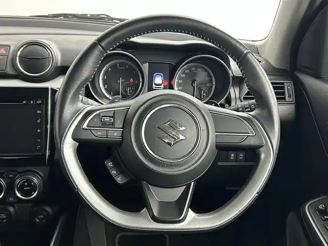 スズキ スイフト HYBRID RS 道央・札幌 2017(平29)年 6.6万km スーパーブラックパール ・４WD/・純正メモリナビ/　CD／DVD／Bluetooth／フルセグ/・全方位モニター/・ETC/・アイドリングストップ/・横滑り防止装置/・盗難防止装置/・前席シートヒーター/・パドルシフト/・ステアリングスイッチ/・USB入力端子/・純正フロアマット/・LEDヘッドライト/・フロントリヤフォグライト/・純正AW16インチ/・トノカバー/・電動格納ウィンカーミラー/・スマートキー/・プッシュスタート/・スペアキー