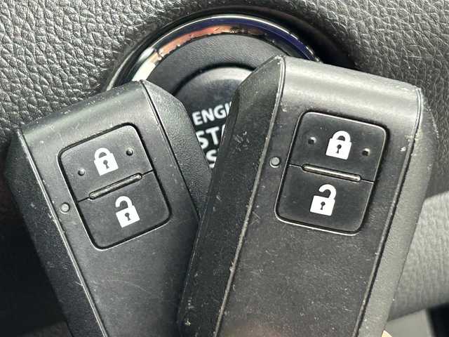 スズキ スイフト HYBRID RS 道央・札幌 2017(平29)年 6.6万km スーパーブラックパール ・４WD/・純正メモリナビ/　CD／DVD／Bluetooth／フルセグ/・全方位モニター/・ETC/・アイドリングストップ/・横滑り防止装置/・盗難防止装置/・前席シートヒーター/・パドルシフト/・ステアリングスイッチ/・USB入力端子/・純正フロアマット/・LEDヘッドライト/・フロントリヤフォグライト/・純正AW16インチ/・トノカバー/・電動格納ウィンカーミラー/・スマートキー/・プッシュスタート/・スペアキー