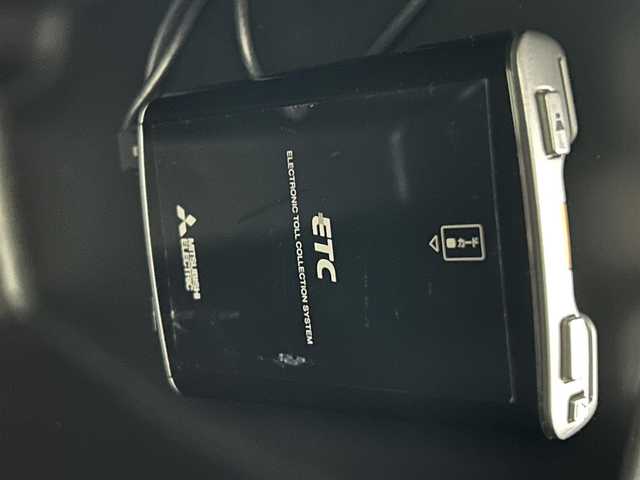 スズキ スイフト HYBRID RS 道央・札幌 2017(平29)年 6.6万km スーパーブラックパール ・４WD/・純正メモリナビ/　CD／DVD／Bluetooth／フルセグ/・全方位モニター/・ETC/・アイドリングストップ/・横滑り防止装置/・盗難防止装置/・前席シートヒーター/・パドルシフト/・ステアリングスイッチ/・USB入力端子/・純正フロアマット/・LEDヘッドライト/・フロントリヤフォグライト/・純正AW16インチ/・トノカバー/・電動格納ウィンカーミラー/・スマートキー/・プッシュスタート/・スペアキー