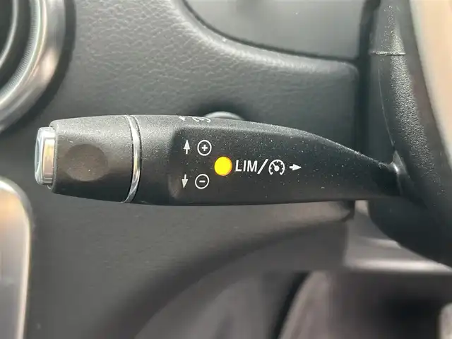 メルセデス・ベンツ Ａ１８０ 愛媛県 2014(平26)年 6.9万km 赤 純正ナビ（Bluetooth/フルセグTV）/バックカメラ/パワーシート/シートメモリー機能/シートヒーター/セレクターレバー/ETC/パドルシフト/ステアリングリモコン/純正フロアマット/純正18インチアルミホイール/ドアバイザー/トノカバー/前後コーナーセンサー/LEDヘッドライト/フォグランプ/スマートキー×２