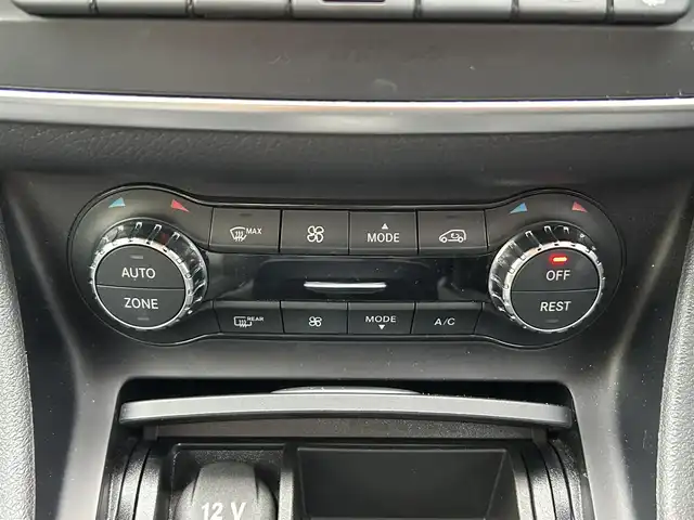 メルセデス・ベンツ Ａ１８０ 愛媛県 2014(平26)年 6.9万km 赤 純正ナビ（Bluetooth/フルセグTV）/バックカメラ/パワーシート/シートメモリー機能/シートヒーター/セレクターレバー/ETC/パドルシフト/ステアリングリモコン/純正フロアマット/純正18インチアルミホイール/ドアバイザー/トノカバー/前後コーナーセンサー/LEDヘッドライト/フォグランプ/スマートキー×２