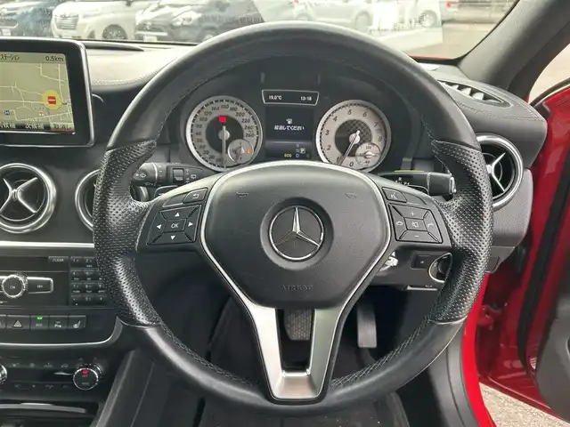 メルセデス・ベンツ Ａ１８０ 愛媛県 2014(平26)年 6.9万km 赤 純正ナビ（Bluetooth/フルセグTV）/バックカメラ/パワーシート/シートメモリー機能/シートヒーター/セレクターレバー/ETC/パドルシフト/ステアリングリモコン/純正フロアマット/純正18インチアルミホイール/ドアバイザー/トノカバー/前後コーナーセンサー/LEDヘッドライト/フォグランプ/スマートキー×２