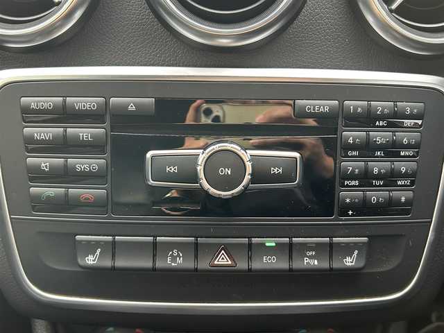 メルセデス・ベンツ Ａ１８０ 愛媛県 2014(平26)年 6.9万km 赤 純正ナビ（Bluetooth/フルセグTV）/バックカメラ/パワーシート/シートメモリー機能/シートヒーター/セレクターレバー/ETC/パドルシフト/ステアリングリモコン/純正フロアマット/純正18インチアルミホイール/ドアバイザー/トノカバー/前後コーナーセンサー/LEDヘッドライト/フォグランプ/スマートキー×２