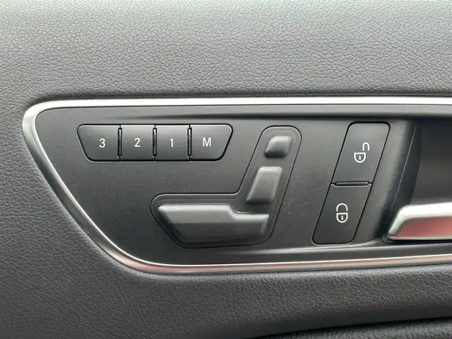 メルセデス・ベンツ Ａ１８０ 愛媛県 2014(平26)年 6.9万km 赤 純正ナビ（Bluetooth/フルセグTV）/バックカメラ/パワーシート/シートメモリー機能/シートヒーター/セレクターレバー/ETC/パドルシフト/ステアリングリモコン/純正フロアマット/純正18インチアルミホイール/ドアバイザー/トノカバー/前後コーナーセンサー/LEDヘッドライト/フォグランプ/スマートキー×２