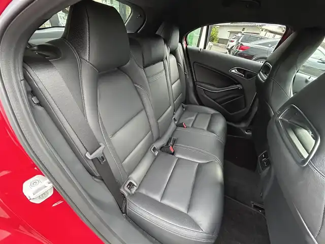 メルセデス・ベンツ Ａ１８０ 愛媛県 2014(平26)年 6.9万km 赤 純正ナビ（Bluetooth/フルセグTV）/バックカメラ/パワーシート/シートメモリー機能/シートヒーター/セレクターレバー/ETC/パドルシフト/ステアリングリモコン/純正フロアマット/純正18インチアルミホイール/ドアバイザー/トノカバー/前後コーナーセンサー/LEDヘッドライト/フォグランプ/スマートキー×２