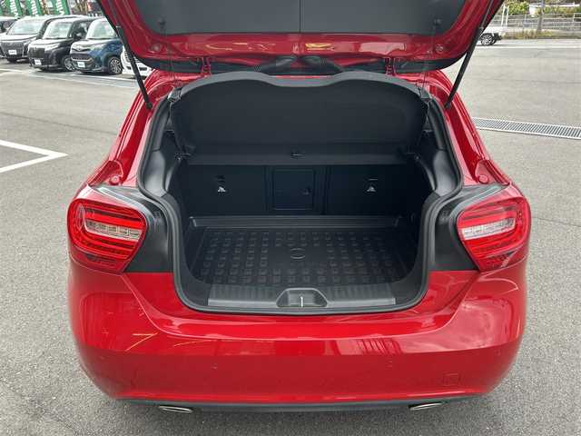 メルセデス・ベンツ Ａ１８０ 愛媛県 2014(平26)年 6.9万km 赤 純正ナビ（Bluetooth/フルセグTV）/バックカメラ/パワーシート/シートメモリー機能/シートヒーター/セレクターレバー/ETC/パドルシフト/ステアリングリモコン/純正フロアマット/純正18インチアルミホイール/ドアバイザー/トノカバー/前後コーナーセンサー/LEDヘッドライト/フォグランプ/スマートキー×２