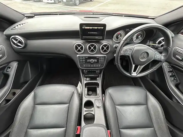 メルセデス・ベンツ Ａ１８０ 愛媛県 2014(平26)年 6.9万km 赤 純正ナビ（Bluetooth/フルセグTV）/バックカメラ/パワーシート/シートメモリー機能/シートヒーター/セレクターレバー/ETC/パドルシフト/ステアリングリモコン/純正フロアマット/純正18インチアルミホイール/ドアバイザー/トノカバー/前後コーナーセンサー/LEDヘッドライト/フォグランプ/スマートキー×２
