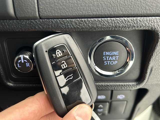 トヨタ ランドクルーザー プラド TX Lパッケージ マットブラED 千葉県 2023(令5)年 1.1万km ホワイトパールクリスタルシャイン 純正９型ナビ　バックカメラ　アダプティブクルーズコントロール　パワーシート　シートヒーター　エアシート　本革シート　ビルトインＥＴＣ　ドライブレコーダー　オートマチックハイビーム　ＬＥＤライト　禁煙車