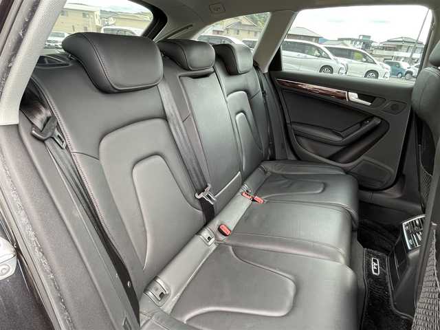 アウディ Ａ４ オールロードクワトロ 岡山県 2012(平24)年 10.4万km グレー 純正ナビ/(CD/BT)/バックカメラ/レザーシート/横滑り防止装置/ETC/ドライブレコーダー/アイドリングストップ/フォグランプ/オートライト/純正アルミホイール/シートヒーター/プッシュスタート/スマートキー/フロアマット/ドアバイザー/パドルシフト