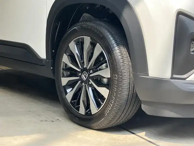 ホンダ ＷＲ－Ｖ Z 東京都 2025(令7)年 0.7万km プラチナホワイトパール ホンダセンシング/●衝突軽減ブレーキ（CMBS）/●先行車発進お知らせ機能/●歩行者事故低減ステアリング/●路外逸脱抑制機能●標識認識機能/●アダプティブクルーズコントロール（ACC）/●車線維持支援システム（LKAS）/●誤発進抑制機能/●後方誤発進抑制機能/●近距離衝突軽減ブレーキ/●急アクセル抑制機能/●パーキングセンサーシステム/●オートハイビーム/純正8インチナビ/バックカメラ/Bluetooth/フルセグテレビ/パドルシフト/スマートキー/コーナーセンサー /ビルトインETC/LEDヘッドライト　フォグランプ/USB端子/ドライブレコーダー前後/ステリングリモコン/ウィンカーミラー/保証書・取扱説明書・スペアキー