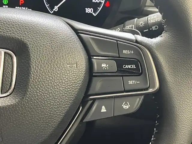 ホンダ ＷＲ－Ｖ Z 東京都 2025(令7)年 0.7万km プラチナホワイトパール ホンダセンシング/●衝突軽減ブレーキ（CMBS）/●先行車発進お知らせ機能/●歩行者事故低減ステアリング/●路外逸脱抑制機能●標識認識機能/●アダプティブクルーズコントロール（ACC）/●車線維持支援システム（LKAS）/●誤発進抑制機能/●後方誤発進抑制機能/●近距離衝突軽減ブレーキ/●急アクセル抑制機能/●パーキングセンサーシステム/●オートハイビーム/純正8インチナビ/バックカメラ/Bluetooth/フルセグテレビ/パドルシフト/スマートキー/コーナーセンサー /ビルトインETC/LEDヘッドライト　フォグランプ/USB端子/ドライブレコーダー前後/ステリングリモコン/ウィンカーミラー/保証書・取扱説明書・スペアキー