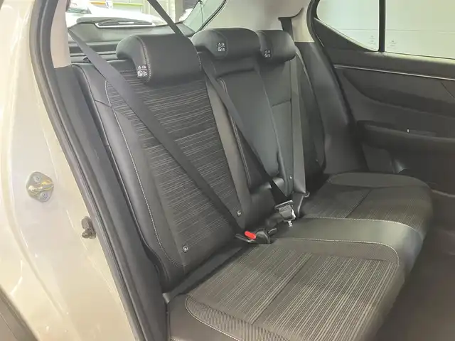 ホンダ ＷＲ－Ｖ Z 東京都 2025(令7)年 0.7万km プラチナホワイトパール ホンダセンシング/●衝突軽減ブレーキ（CMBS）/●先行車発進お知らせ機能/●歩行者事故低減ステアリング/●路外逸脱抑制機能●標識認識機能/●アダプティブクルーズコントロール（ACC）/●車線維持支援システム（LKAS）/●誤発進抑制機能/●後方誤発進抑制機能/●近距離衝突軽減ブレーキ/●急アクセル抑制機能/●パーキングセンサーシステム/●オートハイビーム/純正8インチナビ/バックカメラ/Bluetooth/フルセグテレビ/パドルシフト/スマートキー/コーナーセンサー /ビルトインETC/LEDヘッドライト　フォグランプ/USB端子/ドライブレコーダー前後/ステリングリモコン/ウィンカーミラー/保証書・取扱説明書・スペアキー