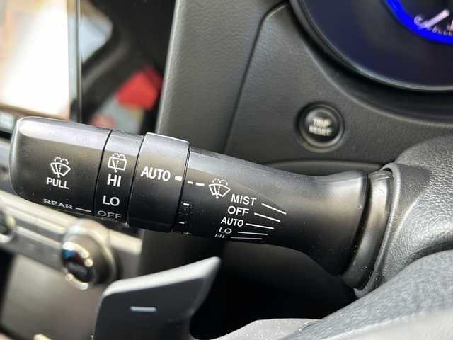 スバル レガシィ Ｂ４ リミテッド 鳥取県 2017(平29)年 7.1万km クリスタルホワイトP フルタイム4WD/アイサイト（Ver3)/レザーシート/スマートキーx2個/純正メモリーナビ/フルセグ・Bluetooth/バックカメラ/ドライブレコーダー/衝突軽減ブレーキ/ブラインドスポット/レーンデパーチャー/アダクティブクルーズ/S/Iドライブモード/ヒルアシスト/前席パワーシート（Dメモリ）/前席シートヒーター/ハンドルヒーター/LEDヘッドライト/フォグライト/電動パーキングブレーキ/ETCユニット/スタットレスAW4本積込