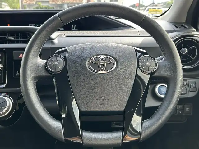 トヨタ アクア S スタイルブラック 福岡県 2017(平29)年 4万km ブラックマイカ ・純正ナビ（フルセグ/Bluetooth/DVD）/・バックカメラ/・純正ドライブレコーダー/・ETC/・横滑り防止装置/・レーンキープアシスト/・衝突被害軽減システム/・車両接近通報装置/・オートマチックハイビーム/・ナノイー/・D/N席シートヒーター/・電動格納ミラー/・純正エアロ（フロント・サイド・リア）/・ISOFIX/・ハンドル車載