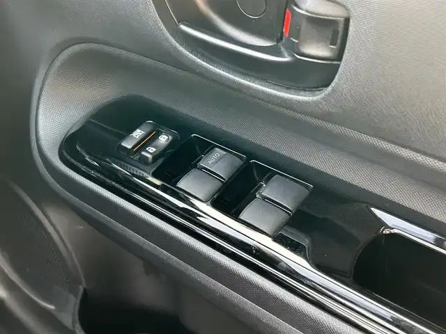 トヨタ アクア S スタイルブラック 福岡県 2017(平29)年 4万km ブラックマイカ ・純正ナビ（フルセグ/Bluetooth/DVD）/・バックカメラ/・純正ドライブレコーダー/・ETC/・横滑り防止装置/・レーンキープアシスト/・衝突被害軽減システム/・車両接近通報装置/・オートマチックハイビーム/・ナノイー/・D/N席シートヒーター/・電動格納ミラー/・純正エアロ（フロント・サイド・リア）/・ISOFIX/・ハンドル車載