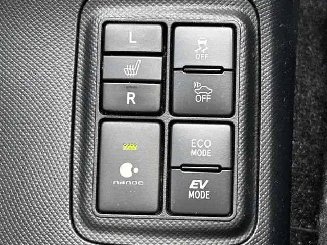 トヨタ アクア S スタイルブラック 福岡県 2017(平29)年 4万km ブラックマイカ ・純正ナビ（フルセグ/Bluetooth/DVD）/・バックカメラ/・純正ドライブレコーダー/・ETC/・横滑り防止装置/・レーンキープアシスト/・衝突被害軽減システム/・車両接近通報装置/・オートマチックハイビーム/・ナノイー/・D/N席シートヒーター/・電動格納ミラー/・純正エアロ（フロント・サイド・リア）/・ISOFIX/・ハンドル車載