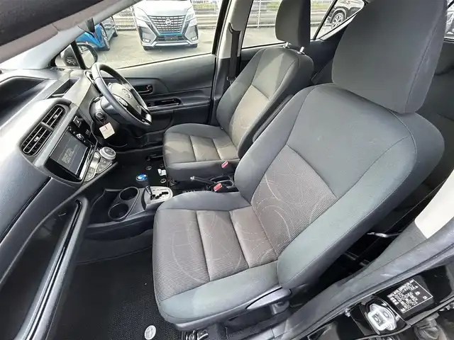 トヨタ アクア S スタイルブラック 福岡県 2017(平29)年 4万km ブラックマイカ ・純正ナビ（フルセグ/Bluetooth/DVD）/・バックカメラ/・純正ドライブレコーダー/・ETC/・横滑り防止装置/・レーンキープアシスト/・衝突被害軽減システム/・車両接近通報装置/・オートマチックハイビーム/・ナノイー/・D/N席シートヒーター/・電動格納ミラー/・純正エアロ（フロント・サイド・リア）/・ISOFIX/・ハンドル車載